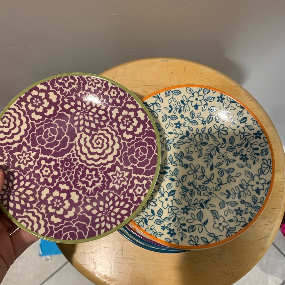 Set of 8 Cynthia Rowley Side plates.